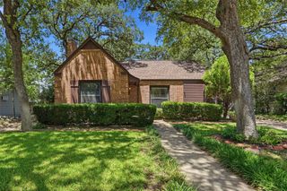 2113 Yucca Avenue, Fort Worth, TX 76111