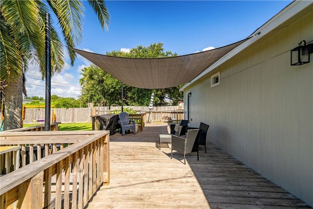 329 E Lakeside and 326 Picture Dr, Corpus Christi, TX 78418