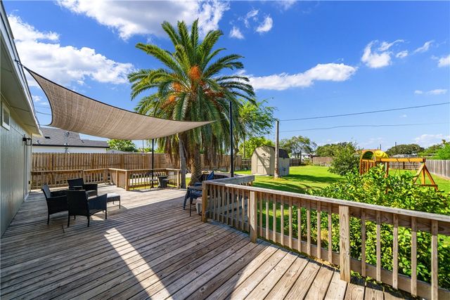 329 E Lakeside and 326 Picture Dr, Corpus Christi, TX 78418