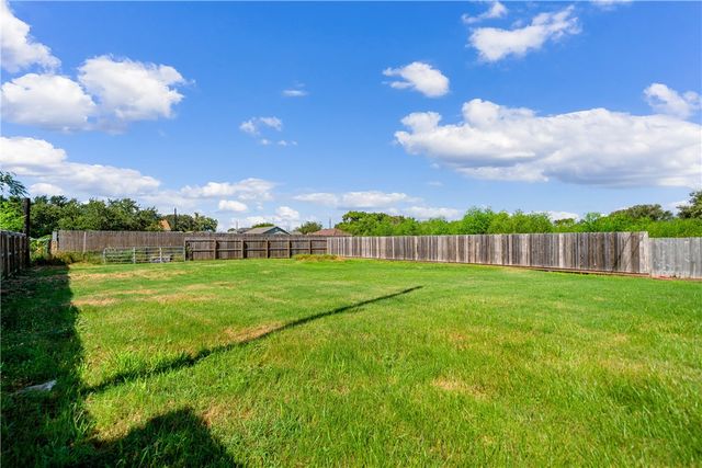 329 E Lakeside and 326 Picture Dr, Corpus Christi, TX 78418