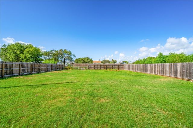 329 E Lakeside and 326 Picture Dr, Corpus Christi, TX 78418