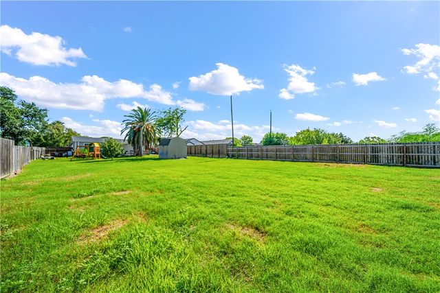 329 E Lakeside and 326 Picture Dr, Corpus Christi, TX 78418