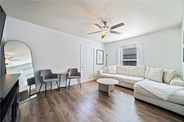 329 E Lakeside and 326 Picture Dr, Corpus Christi, TX 78418