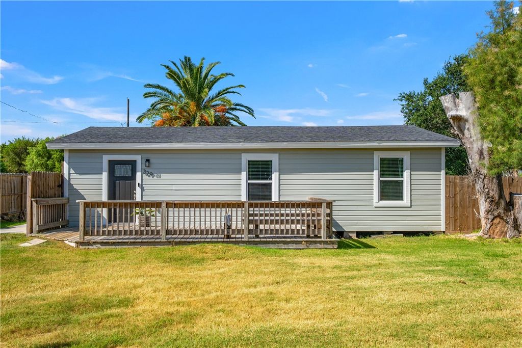 329 E Lakeside and 326 Picture Dr, Corpus Christi, TX 78418