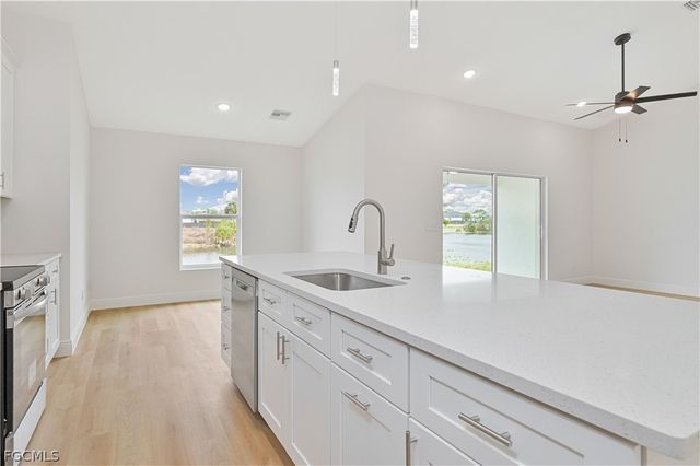 2125 NE 5th PL, Cape Coral, FL 33909