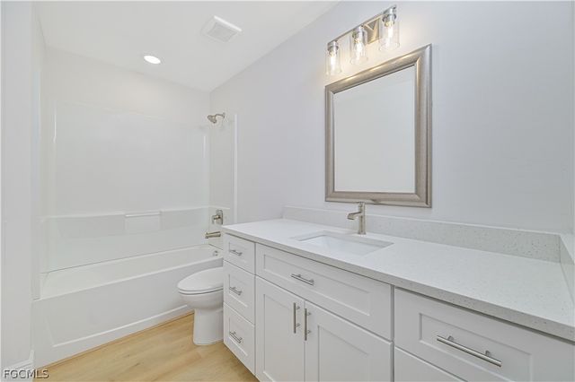 2125 NE 5th PL, Cape Coral, FL 33909