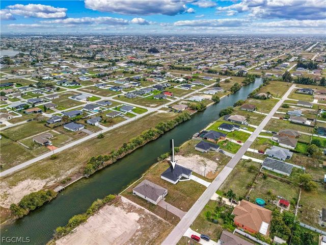 2125 NE 5th PL, Cape Coral, FL 33909