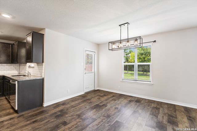 187 Scarlet Macaw, San Antonio, TX 78253