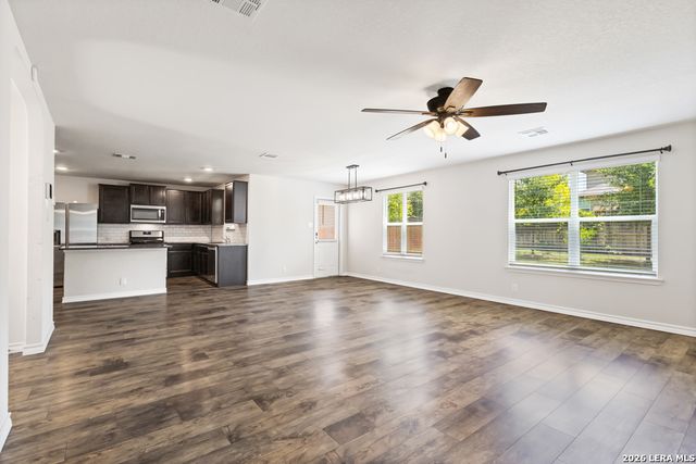 187 Scarlet Macaw, San Antonio, TX 78253