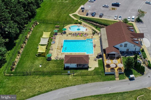 1277 RANNOCH LN, York, PA 17403
