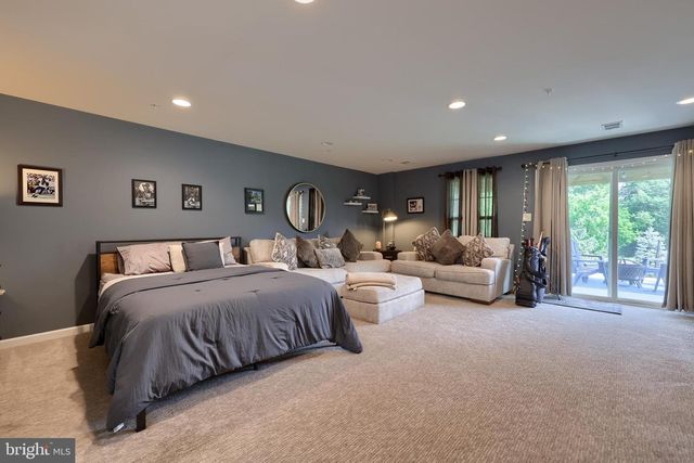 1277 RANNOCH LN, York, PA 17403