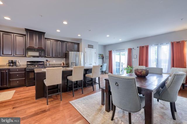1277 RANNOCH LN, York, PA 17403