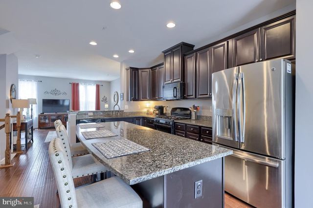 1277 RANNOCH LN, York, PA 17403