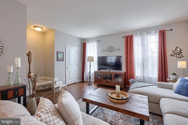 1277 RANNOCH LN, York, PA 17403