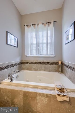 1277 RANNOCH LN, York, PA 17403