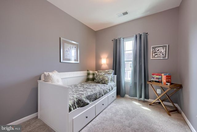 1277 RANNOCH LN, York, PA 17403
