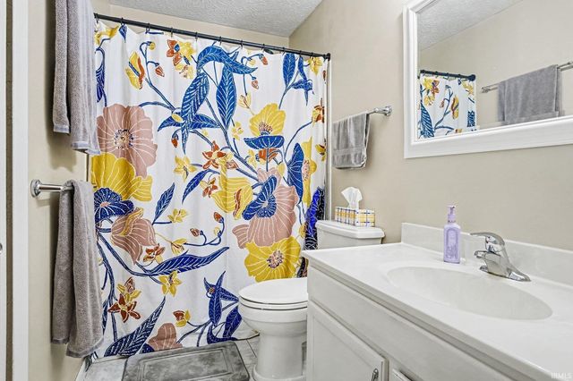 19238 State Line Road, South Bend, IN 46637