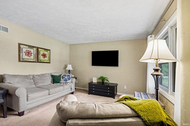 19238 State Line Road, South Bend, IN 46637