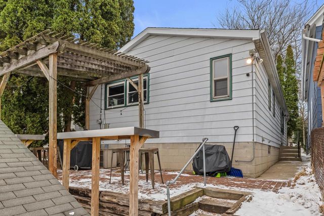2917 S Wentworth AVENUE, Milwaukee, WI 53207