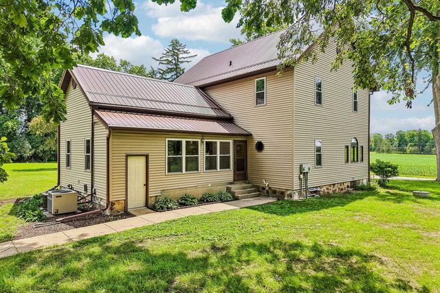 W5440 Halverson Drive, Poynette, WI 53955
