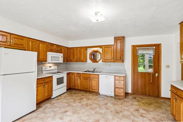 W5440 Halverson Drive, Poynette, WI 53955