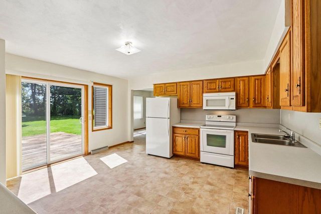 W5440 Halverson Drive, Poynette, WI 53955