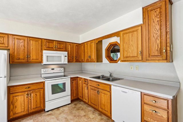 W5440 Halverson Drive, Poynette, WI 53955