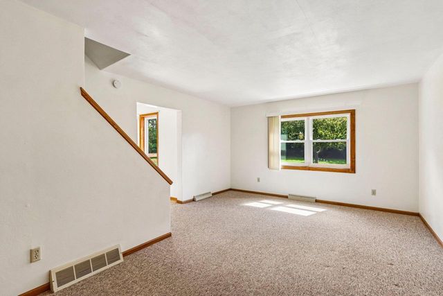 W5440 Halverson Drive, Poynette, WI 53955