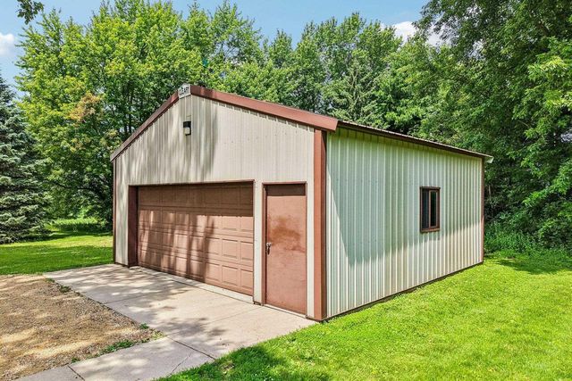 W5440 Halverson Drive, Poynette, WI 53955