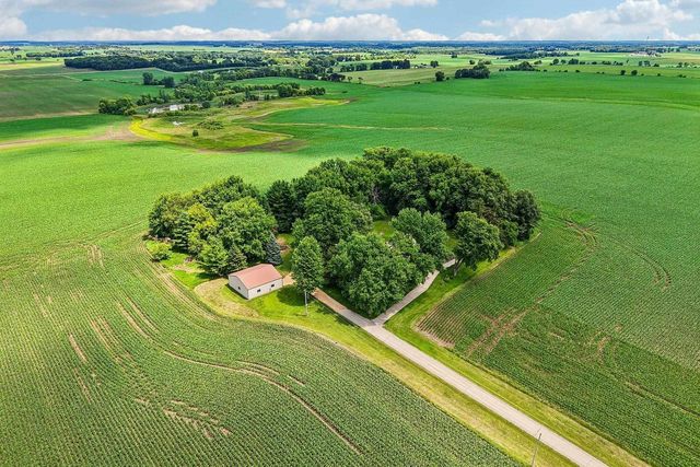W5440 Halverson Drive, Poynette, WI 53955