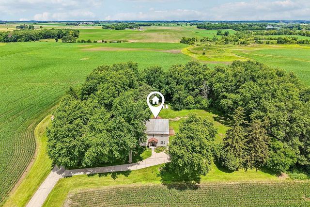 W5440 Halverson Drive, Poynette, WI 53955
