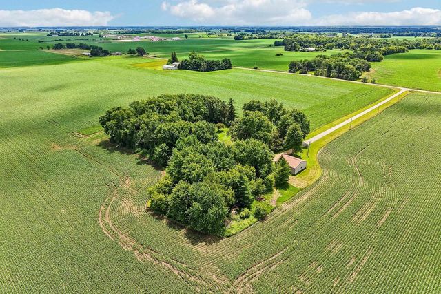 W5440 Halverson Drive, Poynette, WI 53955