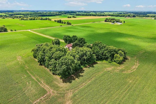 W5440 Halverson Drive, Poynette, WI 53955