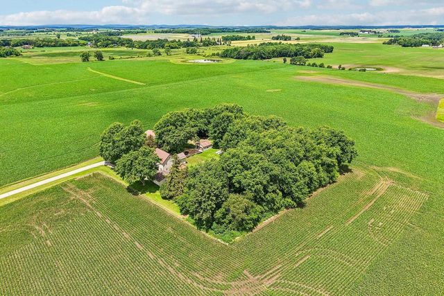 W5440 Halverson Drive, Poynette, WI 53955