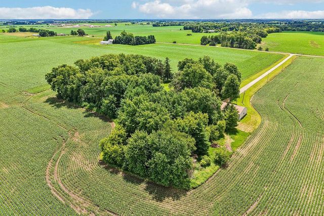 W5440 Halverson Drive, Poynette, WI 53955