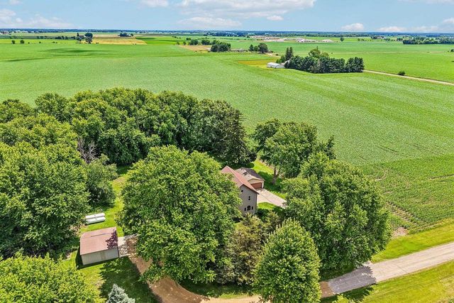 W5440 Halverson Drive, Poynette, WI 53955