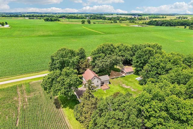 W5440 Halverson Drive, Poynette, WI 53955