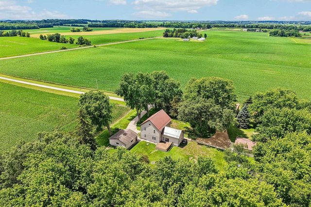 W5440 Halverson Drive, Poynette, WI 53955