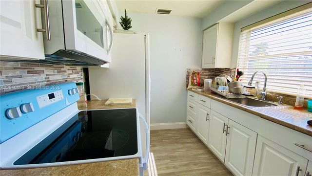 6810 NW 28th Street, Sunrise, FL 33313