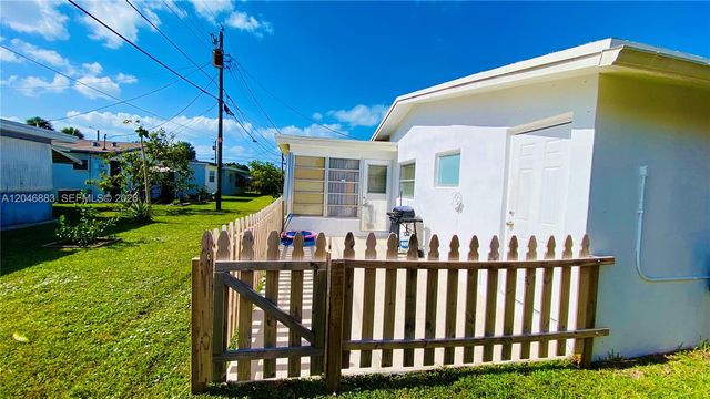 6810 NW 28th Street, Sunrise, FL 33313