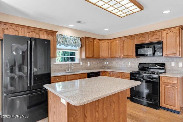2621 MEADOW LAKE DR, Toms River, NJ 08755