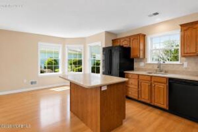 2621 MEADOW LAKE DR, Toms River, NJ 08755