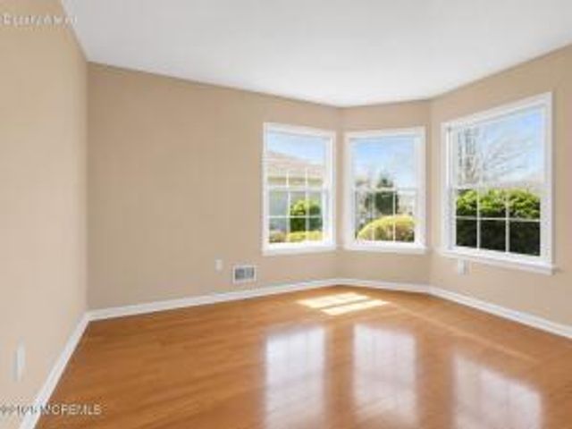 2621 MEADOW LAKE DR, Toms River, NJ 08755