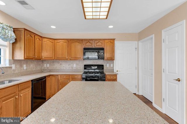 2621 MEADOW LAKE DR, Toms River, NJ 08755