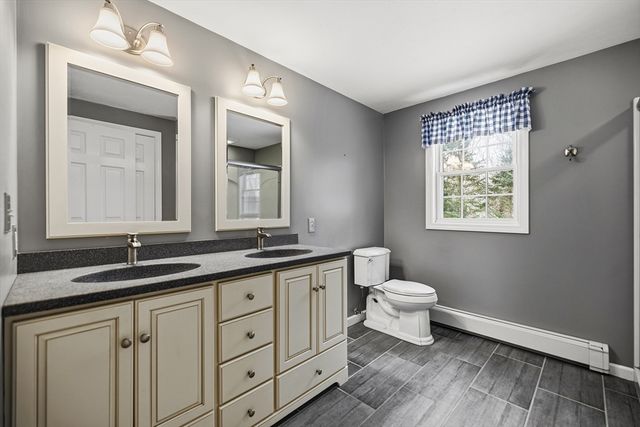 86 Hunter Rd, Uxbridge, MA 01569