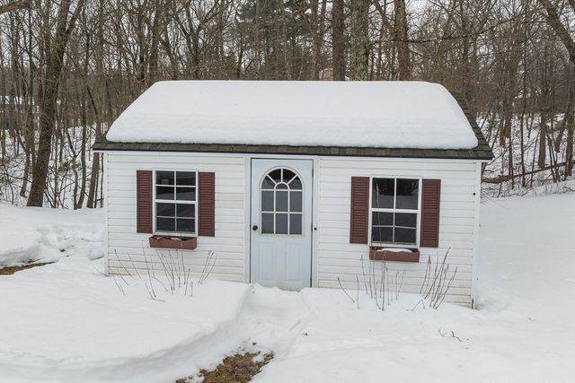 86 Hunter Rd, Uxbridge, MA 01569