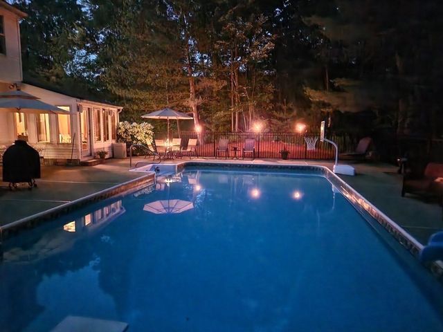 86 Hunter Rd, Uxbridge, MA 01569