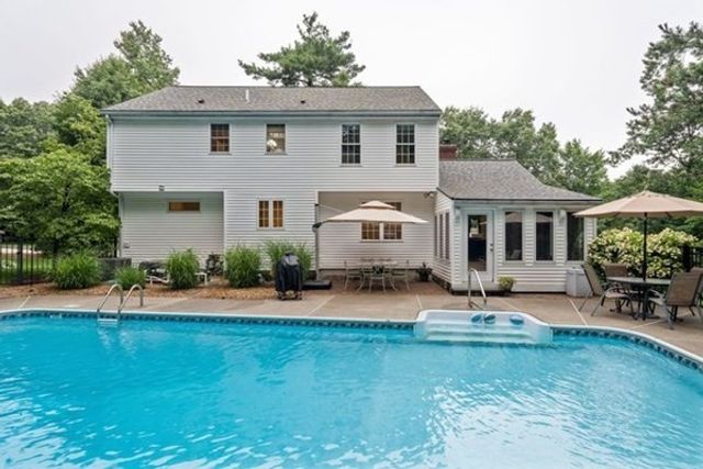 86 Hunter Rd, Uxbridge, MA 01569