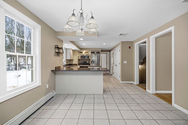 86 Hunter Rd, Uxbridge, MA 01569