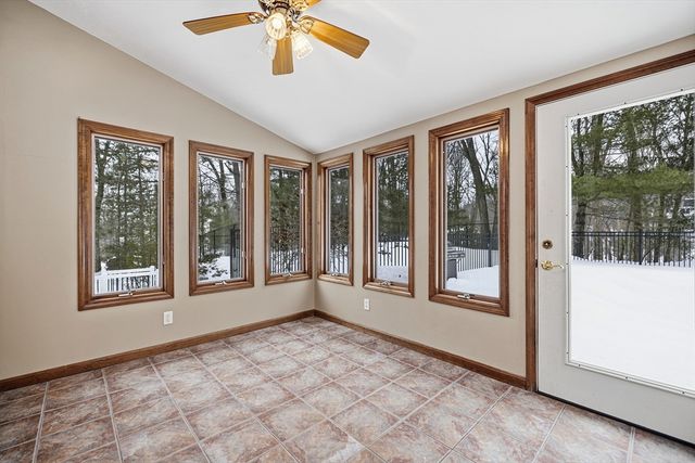 86 Hunter Rd, Uxbridge, MA 01569